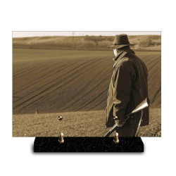 Plaque funéraire rectangle chasseur tenant son fusil (29x21cm)