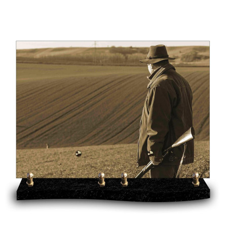 Plaque funéraire rectangle chasseur tenant son fusil (34x24cm)