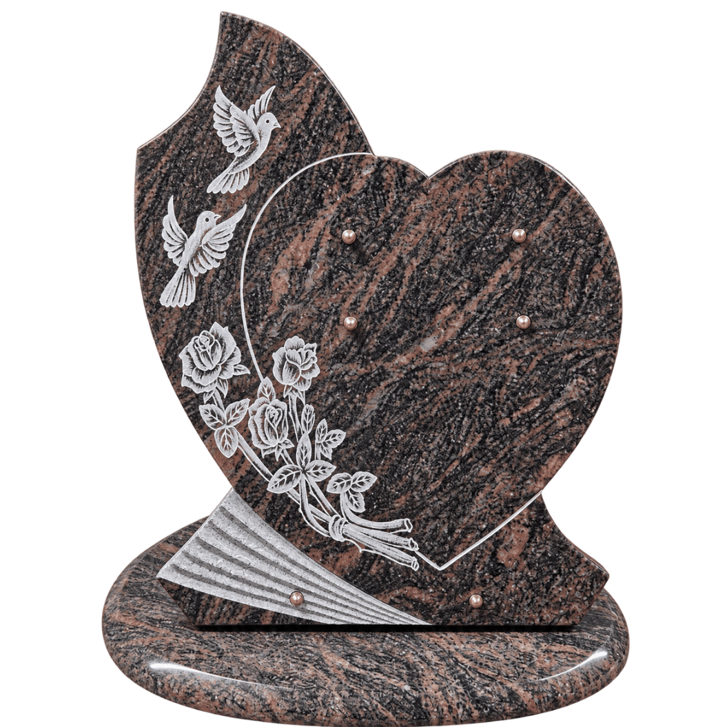 Plaque funéraire Cœur en granit Himalaya avec bouquet de roses et couple de colombes